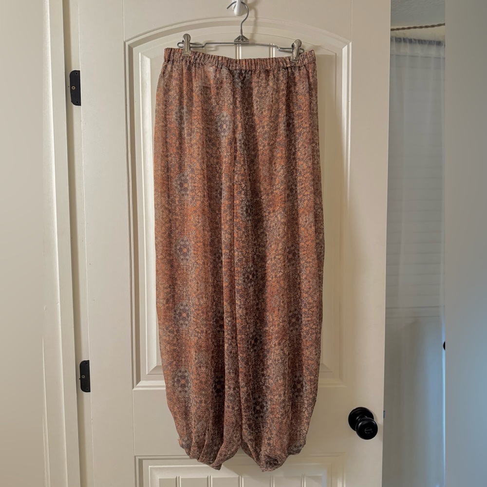 Dreamy Floral Harem Pants in Dusty Rose - Picture 2 of 8